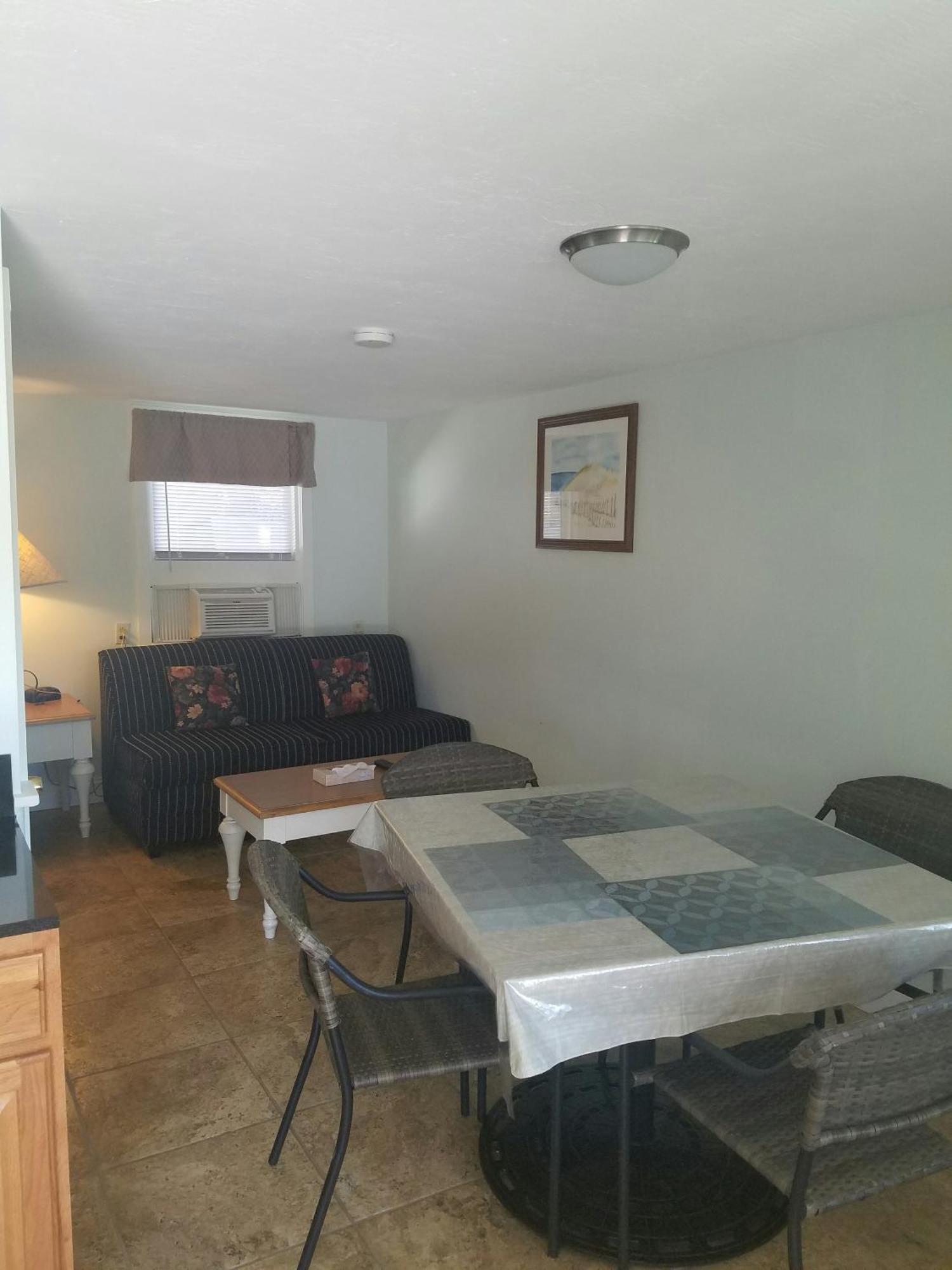 Windrift Motel West Yarmouth Room photo